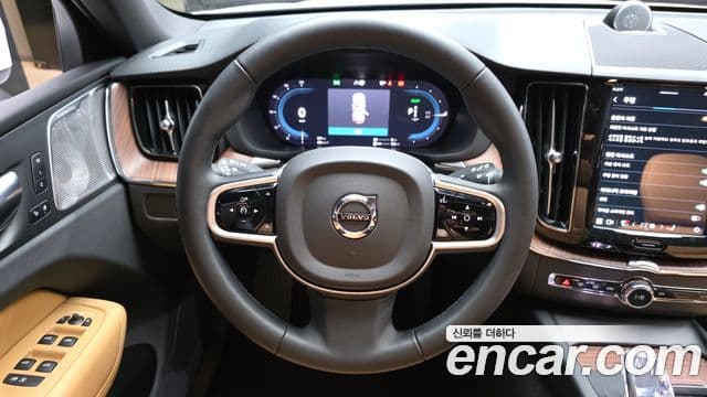 Volvo XC60 2세대 T8 Ultra Bright, 2025 13