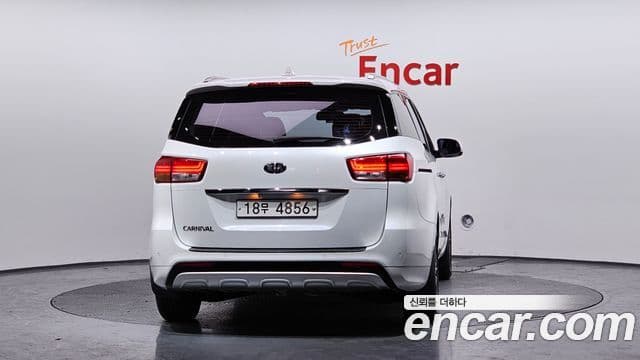 Kia All New Carnival Luxury, 2017 4