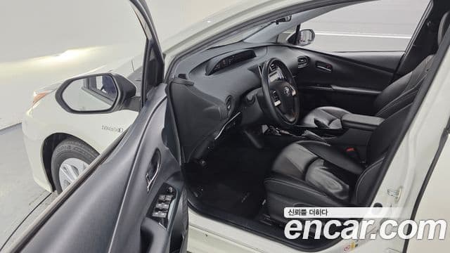 Toyota 프리우스 4세대 1.8 E, 2017 11