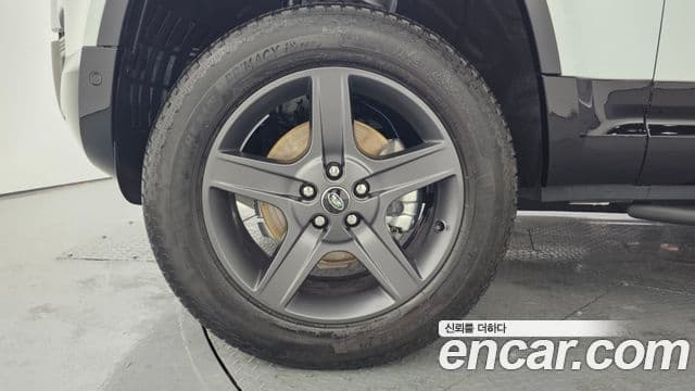 Land Rover Defender (L663) 110 P300 X-Dynamic SE, 2025 9