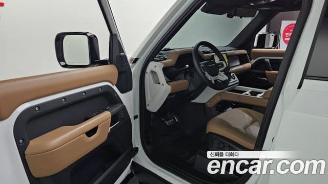 Land Rover Defender (L663) 110 P300 X-Dynamic SE, 2025 11