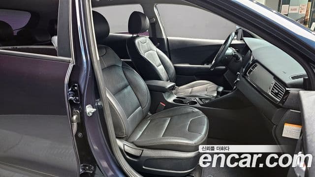 Kia Niro Prestige, 2017 10