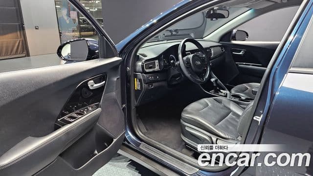 Kia Niro Prestige, 2017 11