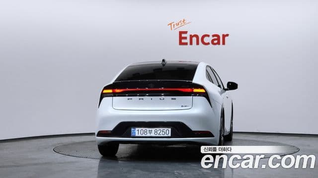 Toyota 프리우스 5세대 2.0 XLE, 2024 4