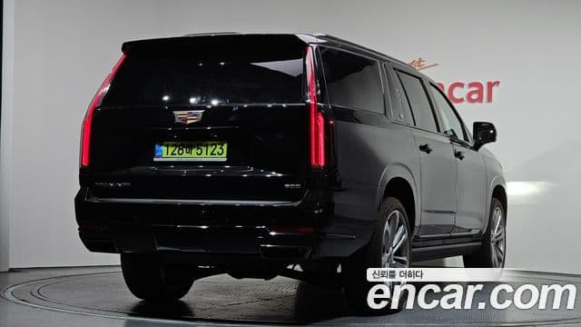 Cadillac Escalade 5세대 ESV Sport Platinum, 2025 2