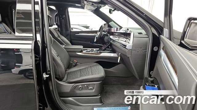 Cadillac Escalade 5세대 ESV Sport Platinum, 2025 11