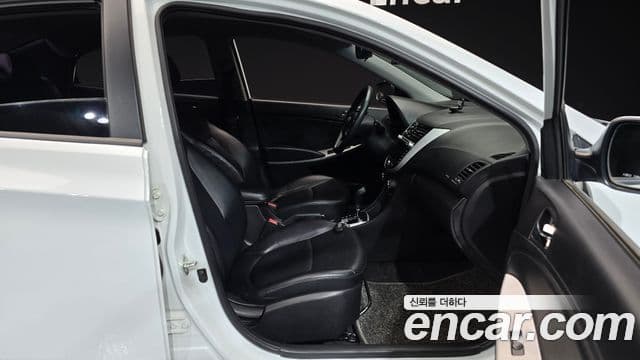 Hyundai Accent(новый кузов / новое поколение) 1.6 GDI top, 2012 10