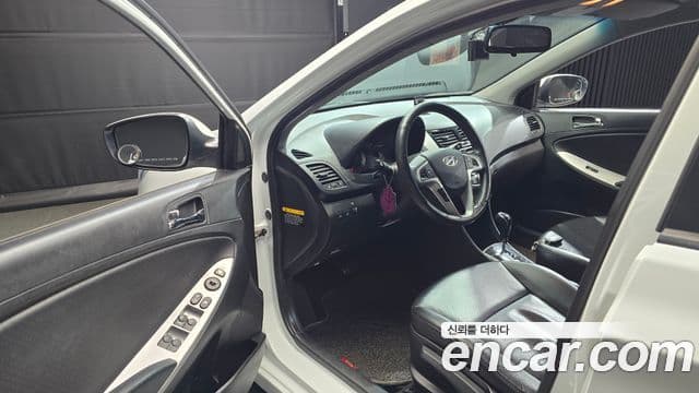 Hyundai Accent(новый кузов / новое поколение) 1.6 GDI top, 2012 11