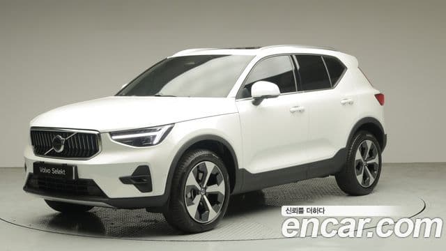 Volvo XC40 B4 Ultra Bright, 2025 1