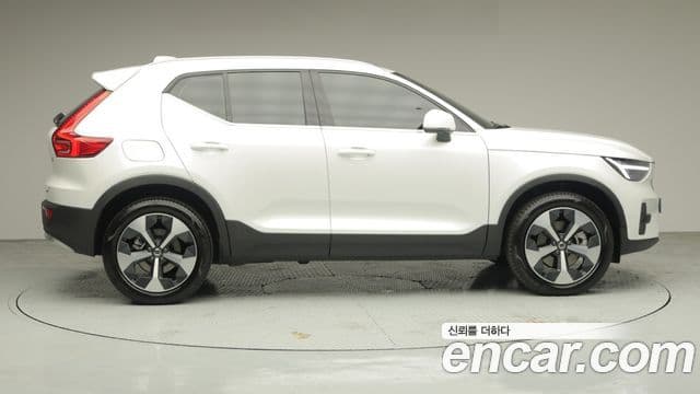 Volvo XC40 B4 Ultra Bright, 2025 3