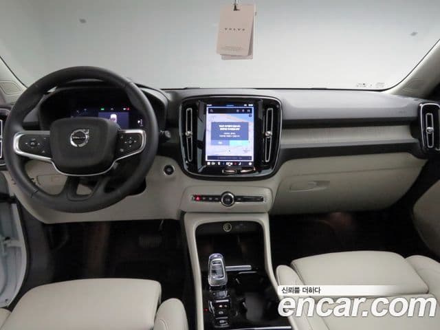 Volvo XC40 B4 Ultra Bright, 2025 10