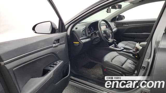 Hyundai Avante AD Style, 2017 10