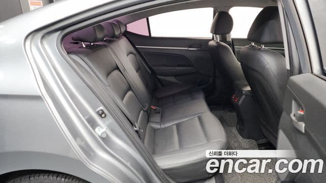 Hyundai Avante AD Style, 2017 12