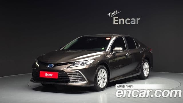 Toyota 캠리 (XV70) 2.5 LE гибрид