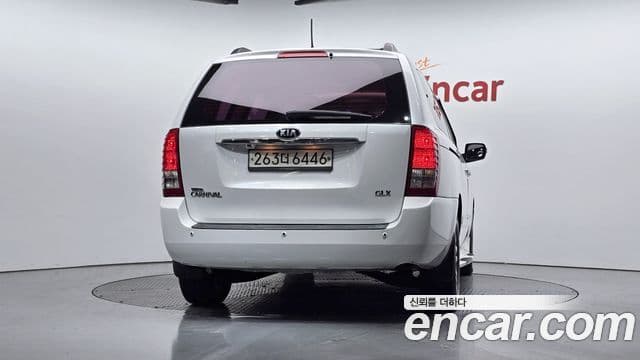 Kia Carnival R Premium, 2013 4