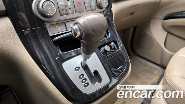 Kia Carnival R Premium, 2013 9