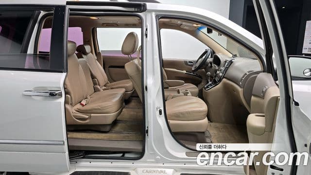 Kia Carnival R Premium, 2013 10