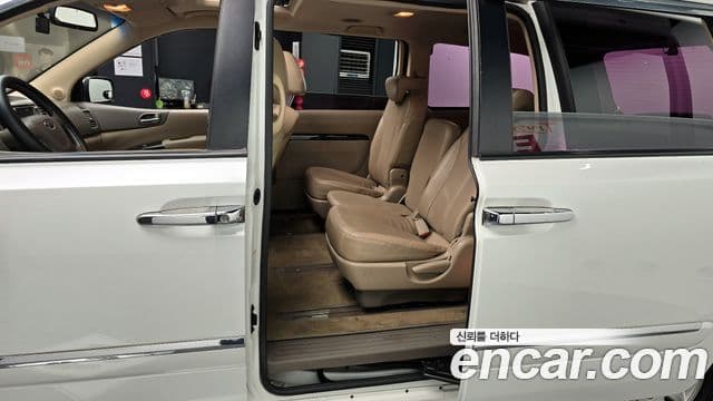 Kia Carnival R Premium, 2013 12