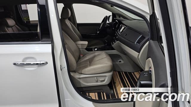 Kia All New Carnival Noblesse, 2016 11