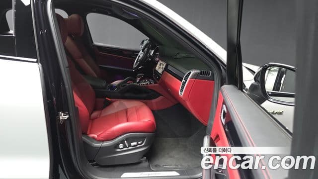 Porsche Cayenne (PO536) 3.0 E-гибрид купе, 2021 12