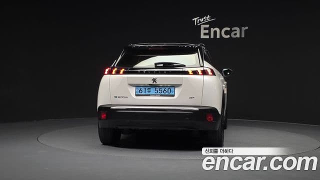 Peugeot e-2008 2세대 EV GT, 2022 4