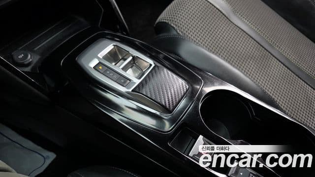 Peugeot e-2008 2세대 EV GT, 2022 9