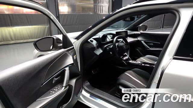 Peugeot e-2008 2세대 EV GT, 2022 10