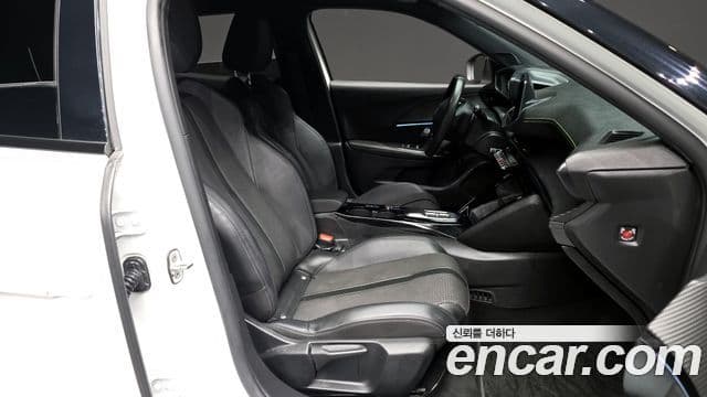 Peugeot e-2008 2세대 EV GT, 2022 11