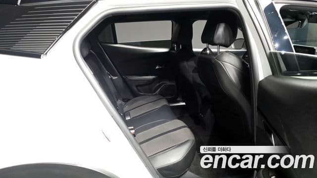 Peugeot e-2008 2세대 EV GT, 2022 12