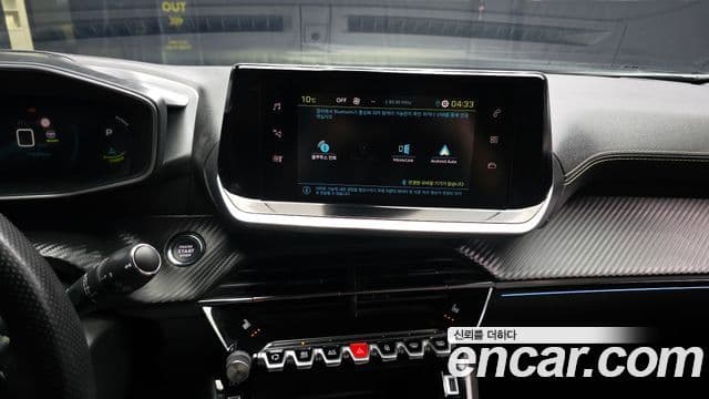 Peugeot e-2008 2세대 EV GT, 2022 14