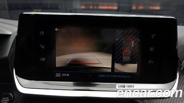 Peugeot e-2008 2세대 EV GT, 2022 15