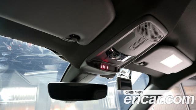 Peugeot e-2008 2세대 EV GT, 2022 17