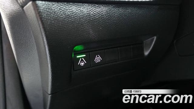 Peugeot e-2008 2세대 EV GT, 2022 18