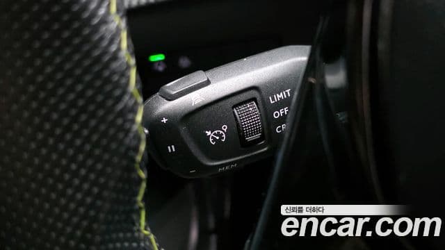 Peugeot e-2008 2세대 EV GT, 2022 19