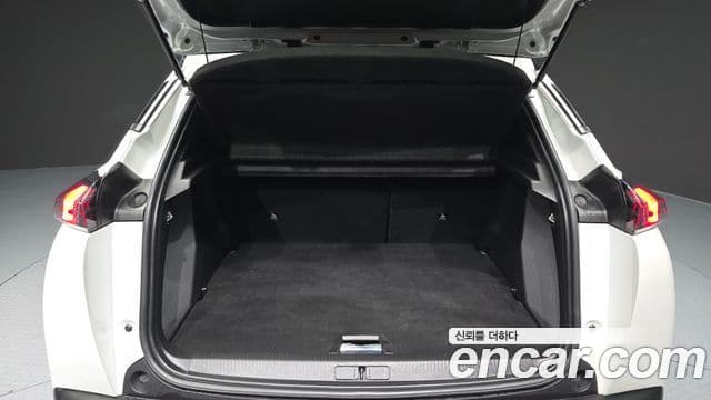 Peugeot e-2008 2세대 EV GT, 2022 20