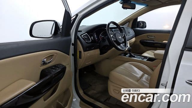 Kia All New Carnival VIP, 2016 10
