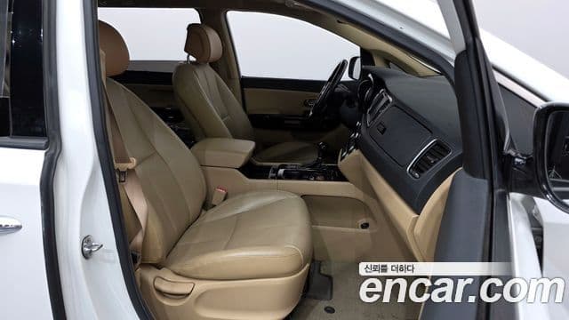 Kia All New Carnival VIP, 2016 11