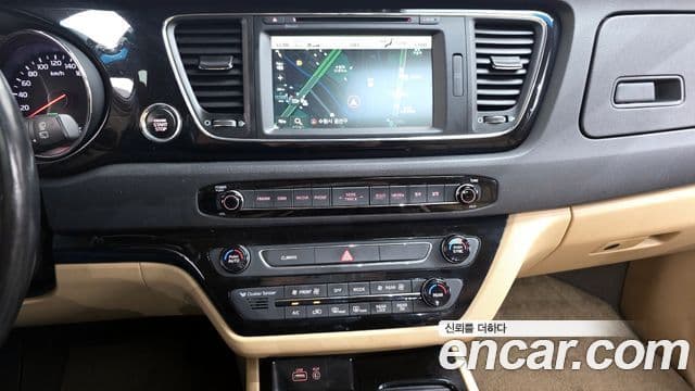 Kia All New Carnival VIP, 2016 15