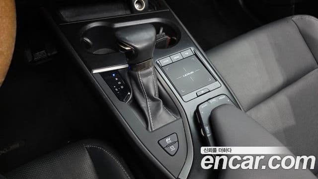 Lexus UX250h, 2021 9