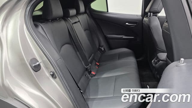 Lexus UX250h, 2021 12