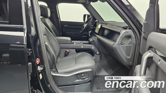 Land Rover Defender (L663) 110 P300 X-Dynamic SE, 2025 3