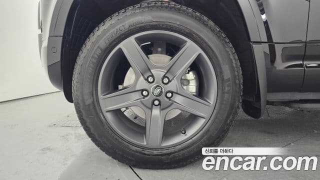 Land Rover Defender (L663) 110 P300 X-Dynamic SE, 2025 9