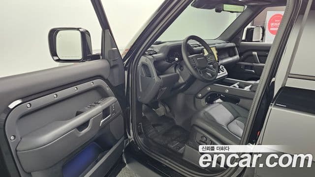 Land Rover Defender (L663) 110 P300 X-Dynamic SE, 2025 11