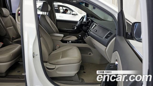 Kia All New Carnival Luxury, 2017 11