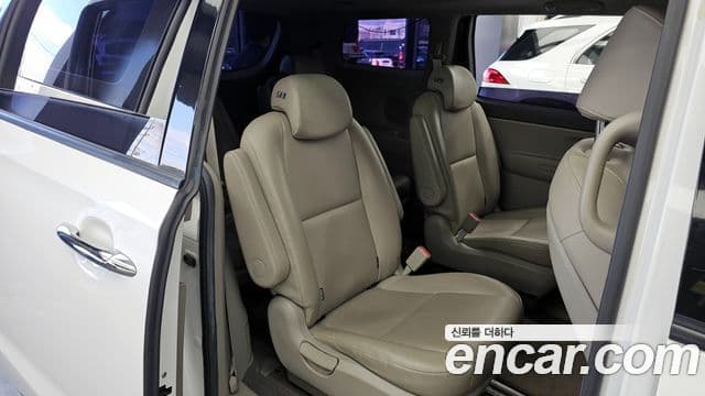 Kia All New Carnival Luxury, 2017 12