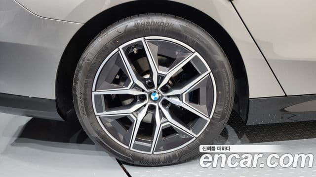 BMW 5시리즈 (G60) 523d M Sport, 2025 все фото