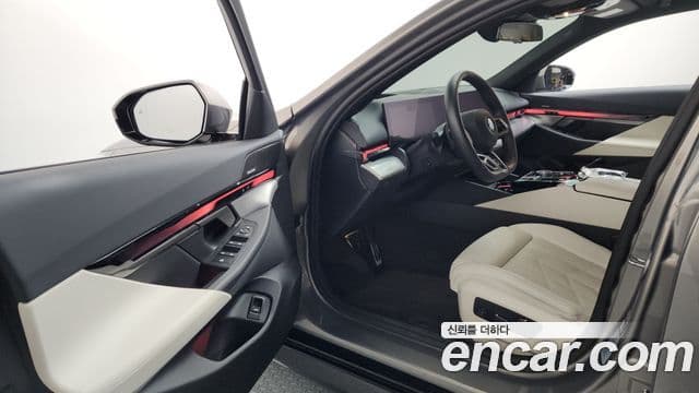 BMW 5시리즈 (G60) 523d M Sport, 2025 10