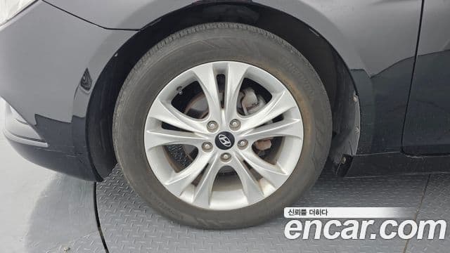 Hyundai YF Sonata LPI Premier(для людей с инвалидностью), 2012 все фото