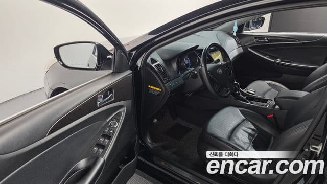 Hyundai YF Sonata LPI Premier(для людей с инвалидностью), 2012 11