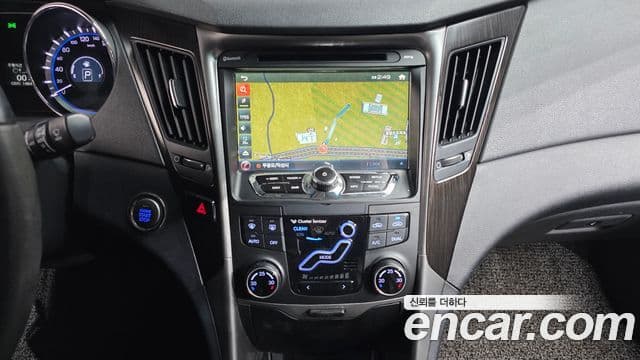 Hyundai YF Sonata LPI Premier(для людей с инвалидностью), 2012 15